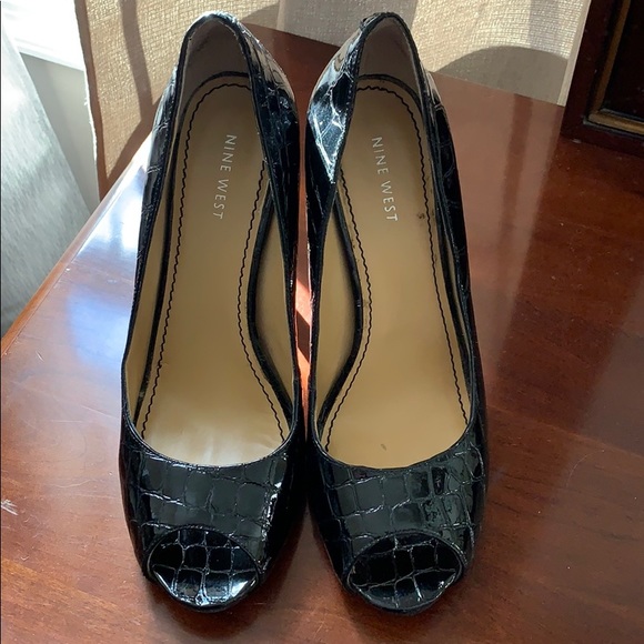 Alligator black patent peep toe heels - Picture 1 of 7